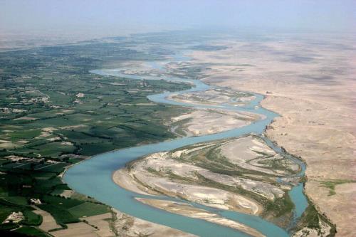 افغانستان رودخانه هیرمند را منحرف می کند